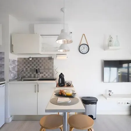 Charming Apartment *